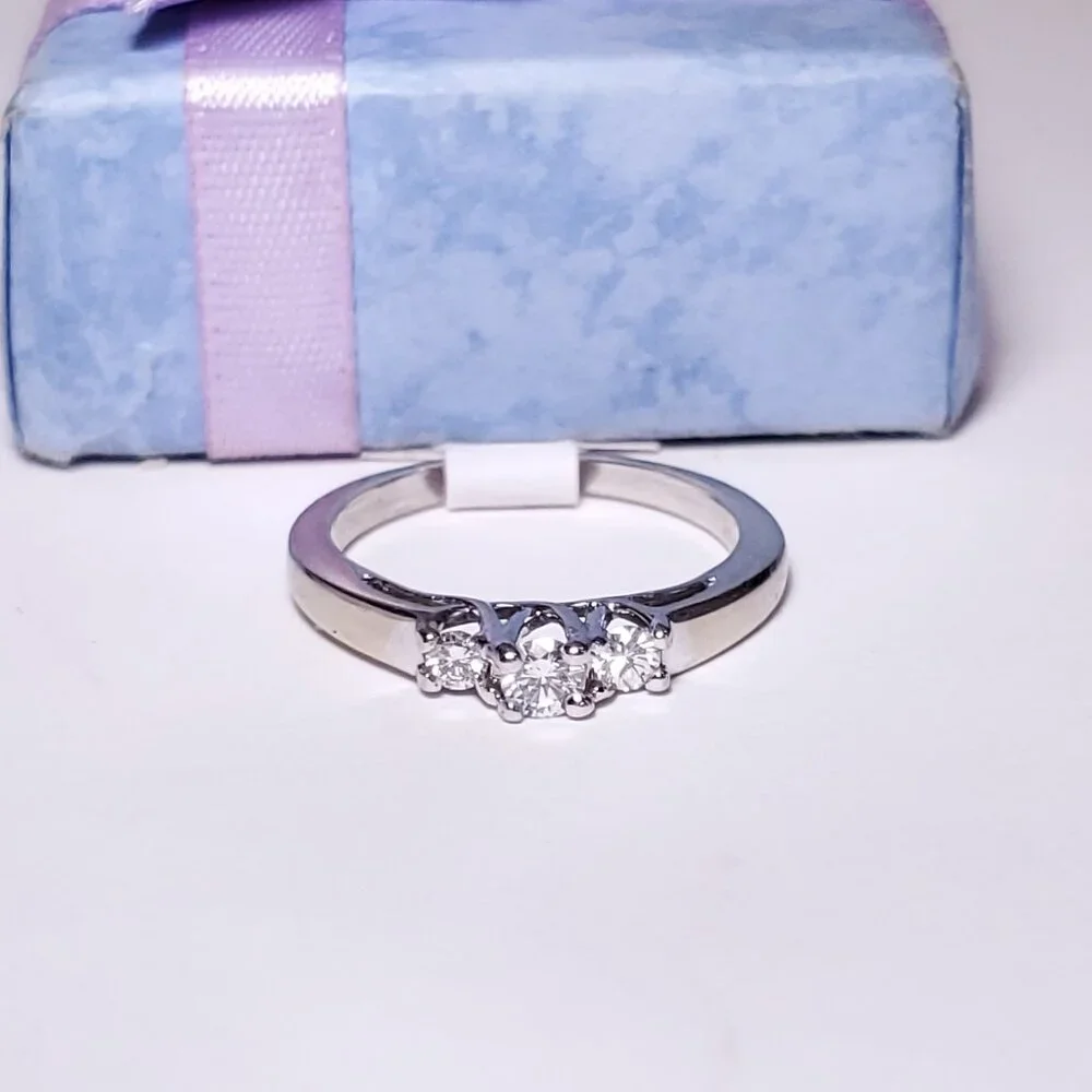 Estate .25ctw Natural Diamond Past Present Future 14Kt WG Anniversary Ring#20850 - Picture 5 of 6